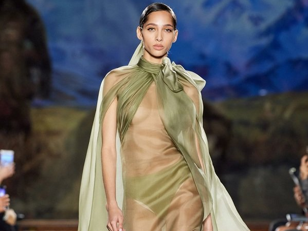 Thời trang xuyên thấu hở bạo, cut -out phủ sóng New York Fashion Week 2020
