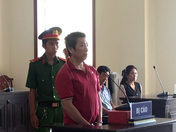 Bị bạn nhậu dùng dao cứa cổ vì không chịu góp tiền nhậu 'tăng 2'