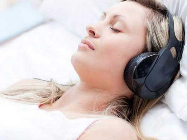 Tai họa khủng khiếp nhiều người trẻ đang gặp khi đeo tai nghe thường xuyên