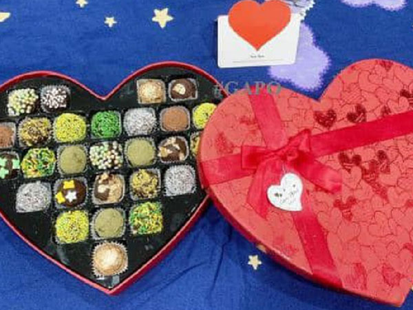 'Phốt căng' ngày Valentine: Ông chồng 'IQ vô cực' khi lấy quà bồ tặng đem về nịnh vợ, hài hơn nữa là màn 'đòi lại công bằng' của kẻ thứ 3