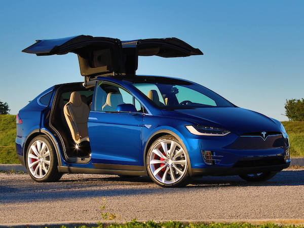 Lỗi hệ thống lái, Tesla triệu hồi 15.000 xe Model X