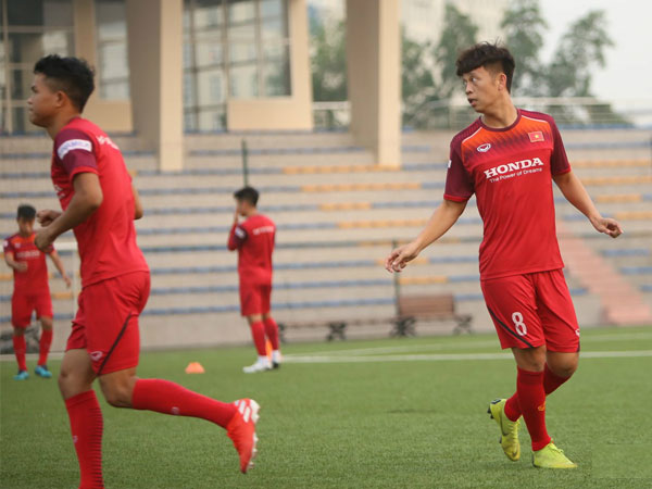 Bầu Đức: 'Dự bị ở V-League sao bằng đá chính ở hạng Nhì'