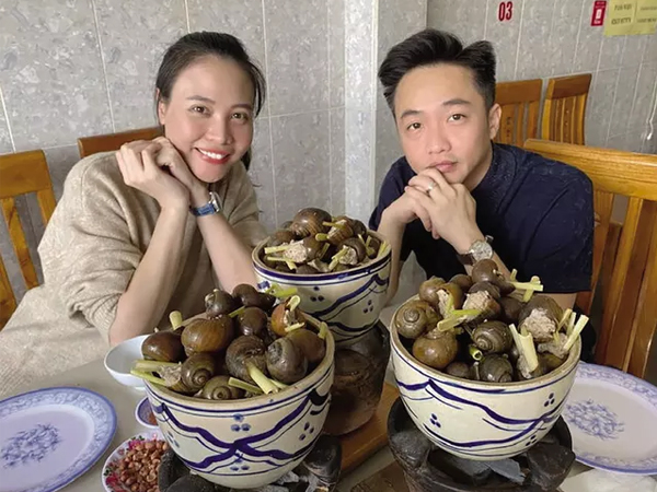 Valentine của sao Việt: Từ kim cương, xế sang đến đơn giản là một bữa ốc vỉa hè
