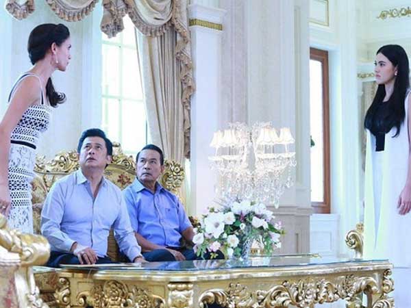 Cứ ăn xong em chồng lại kêu mệt rồi về phòng nằm xem phim, chị dâu liền ra tay 'trị bệnh' khiến cô nàng phải ngượng mặt thay đổi