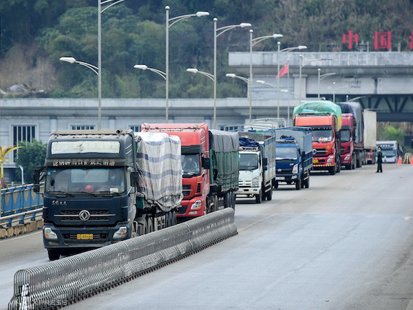 Hàng trăm xe nông sản vẫn ùn ở cửa khẩu