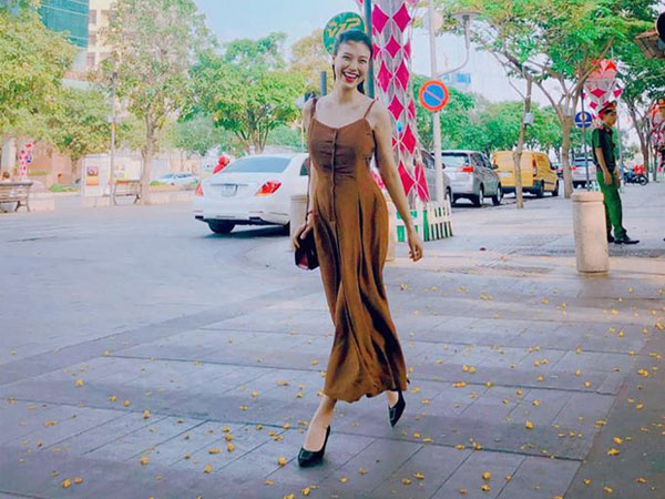 Bị nhắc nhở vì mang bầu mà vẫn đi giày cao gót, MC Hoàng Oanh nhanh chóng lên tiếng phân trần