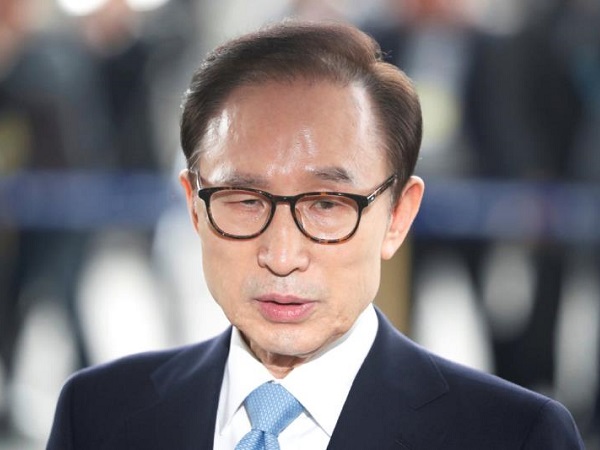 Cựu tổng thống Hàn Quốc Lee Myung-bak lĩnh án 17 năm tù vì tham nhũng