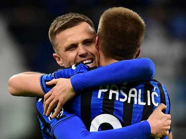 Atalanta đặt một chân vào tứ kết sau màn hủy diệt Valencia