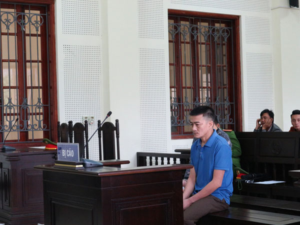 Bênh con gái, bố đâm nhiều nhát khiến con rể cũ tử vong