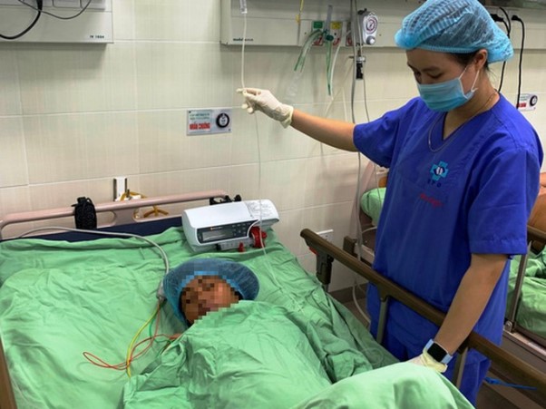 Sinh con tại nhà, sản phụ ở Quảng Ngãi nguy kịch