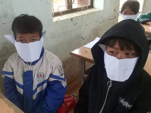 Vụ đăng ảnh học sinh đeo khẩu trang giấy phòng Covid-19: 2 bán bộ bị kỷ luật