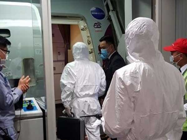 2 du khách đầu tiên trên tàu Westerdam quá cảnh sân bay Tân Sơn Nhất