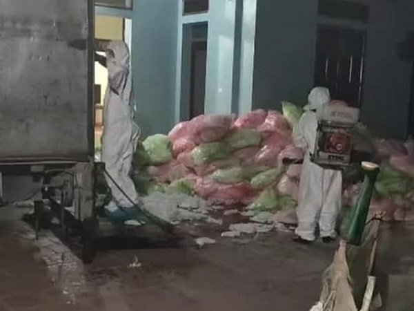 Nam thanh niên gom hơn 600kg khẩu trang y tế đã qua sử dụng