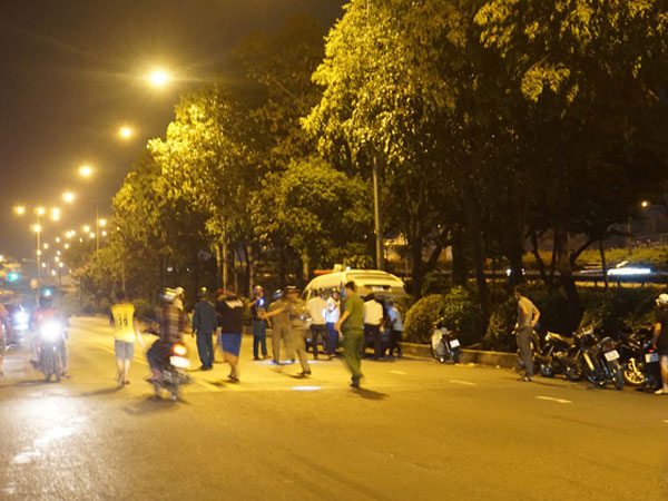 TP. HCM: Hoảng hồn phát hiện thi thể nam giới cháy đen ở công viên dưới chân cầu