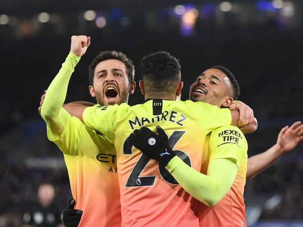 Man City thắng nhọc Leicester trong ngày Aguero đá hỏng 11m