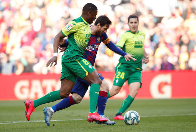 Kết quả Barca 5-0 Eibar: Braithwaite kiến tạo, Messi lập poker đưa Barca lên đầu bảng
