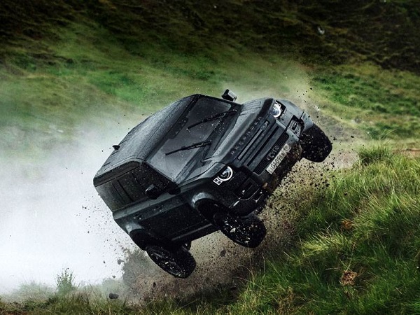 Land Rover Defender mới sẽ xuất hiện với những pha mạo hiểm cực độ trong James Bond 25