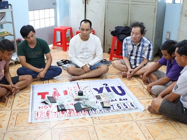 Bắt nhóm đối tượng chuyền trà trộn vào các đám tang để sát phạt