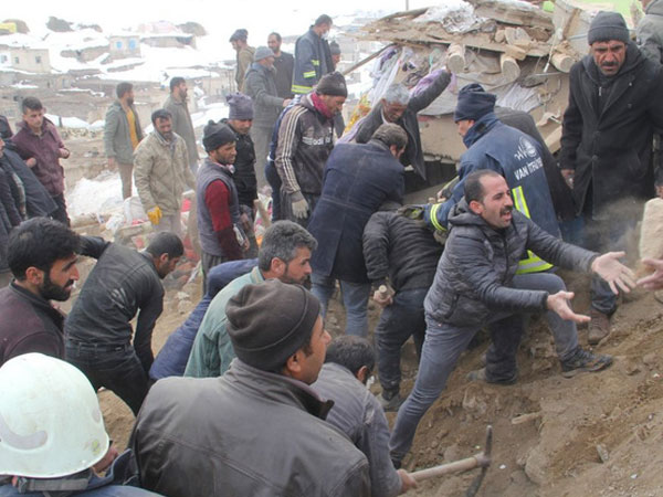 Thương vong trong trận động đất tại biên giới Iran-Thổ Nhĩ Kỳ tiếp tục tăng
