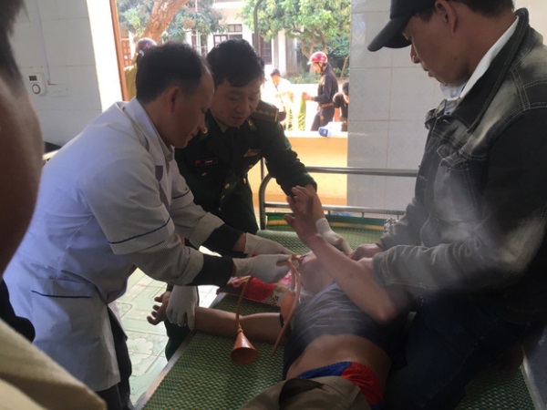 Mâu thuẫn với vợ, nam thanh niên ăn lá ngón tự tử