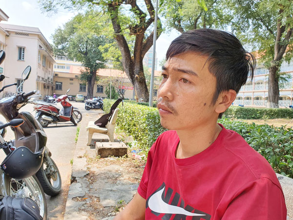 Vụ bé trai 6 tuổi bị dì ruột thiêu sống: Bà ngoại nhận tiền từ thiện rồi bất ngờ bỏ về quê, người mẹ nói gì?