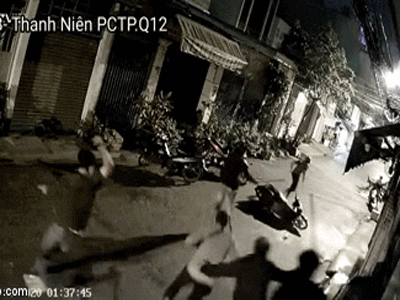 Video: 5 tên trộm xe máy bị người dân mai phục, đuổi đánh lúc nửa đêm