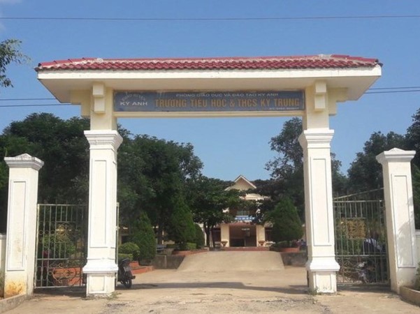 Vợ hiệu trưởng mang bìa đất của trường học đi... cầm cố