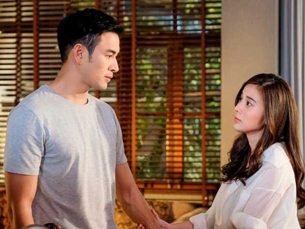 Về nhà bất chợt lúc sáng sớm, chồng lần theo sự tĩnh lặng đến khó hiểu rồi xem được cảnh tượng oái oăm trong phòng ngủ
