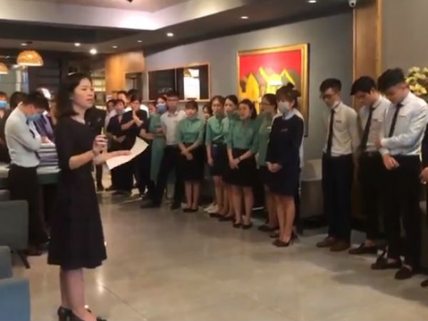 'Ngấm đòn' Covid-19, gom trả tiền điện còn khó khăn, một khách sạn tại Hà Nội buộc phải cho nhân viên nghỉ việc 4 tháng: Trợ cấp 1,5 triệu đồng/người/tháng, lương sếp cũng như nhân viên