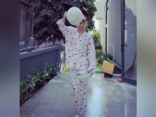 Cầm rổ rau xoay 4 phương 8 hướng nhưng không rớt cọng nào, Ngọc Trinh hí hửng rủ rể Khắc Tiệp, Diệu Nhi và Linh Chi thực hiện thử thách