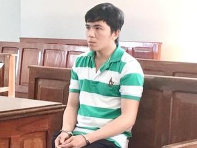 Dâm ô bé gái 12 tuổi rồi bắt uống thuốc ngừa thai