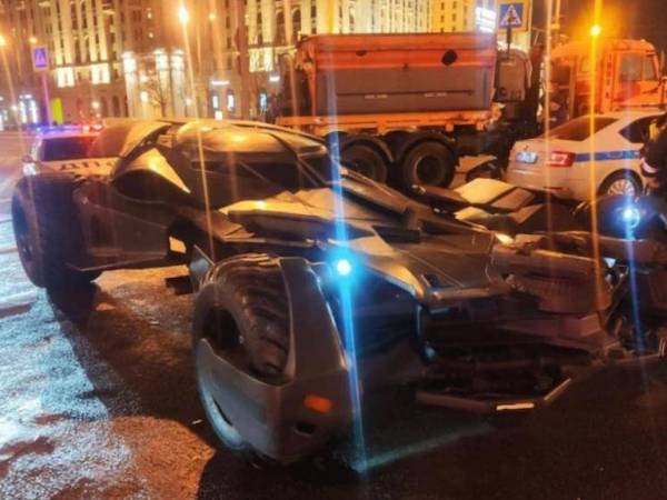 Cảnh sát tịch thu giá siêu xe Batman giá gần 1 triệu USD