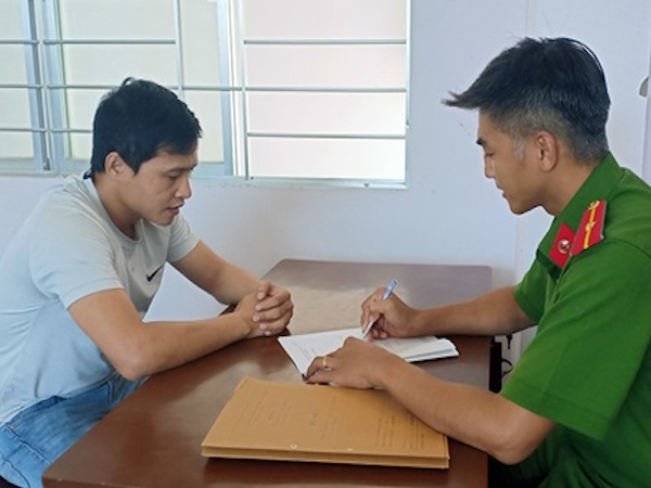 Hiếp dâm bạn nữ say rượu