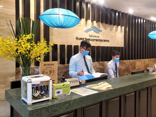 Bà chủ khách sạn đóng cửa vì dịch Covid-19: 'Gào thét, đập đầu vào tường vì sốc'
