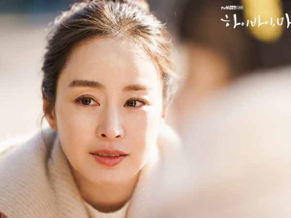 Hi Bye, Mama mở màn thành công, ekip tung ảnh xinh đẹp của 'mẹ ma' Kim Tae Hee, cảnh khóc khiến người xem thổn thức
