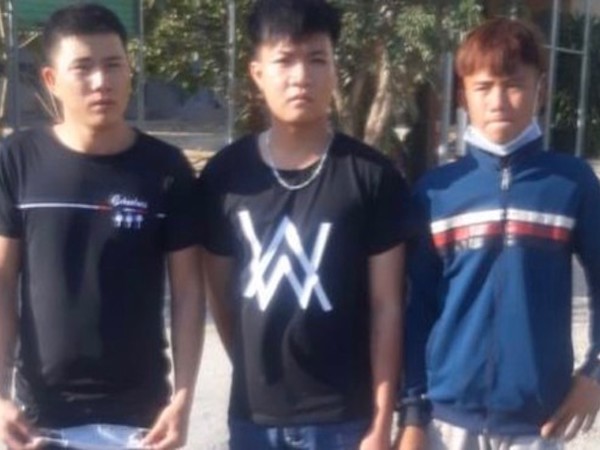 Dùng ná bắn bể kính hàng loạt xe khách trên quốc lộ