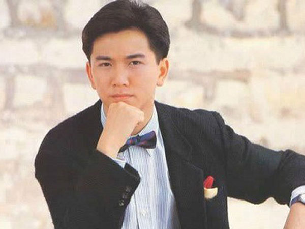 Tài tử 'Lộc đỉnh ký': Tuột dốc vì loạt bê bối lừa tình tiền, 51 tuổi mới được làm cha