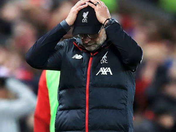 Rộ nghi vấn Liverpool có thể mất danh hiệu Ngoại hạng Anh đầu tiên trong lịch sử vì virus Corona