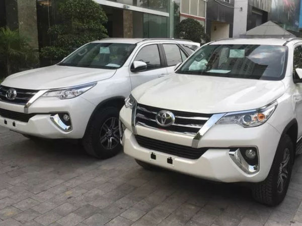 Hết thời 'bia kèm lạc', nhiều mẫu xe đại hạ giá hàng trăm triệu đồng để thuyết phục khách Việt