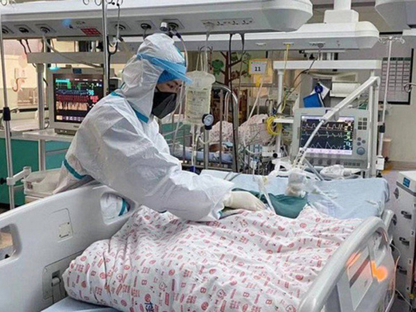 Bé trai 45 ngày tuổi đã nhiễm COVID-19, bố là thành viên giáo phái Tân Thiên Địa