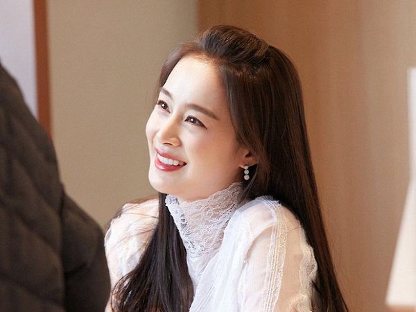 Kim Tae Hee chia sẻ 6 tips giảm cân sau sinh mà cô duy trì ở tuổi 39 để tái xuất ngọt lịm trong phim mới