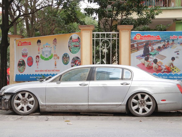 Bí ẩn chủ nhân những siêu xe bị lãng quên nhiều năm trên vỉa hè Hà Nội