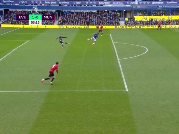 Roy Keane 'dọa giết' De Gea sau sai lầm khó tin