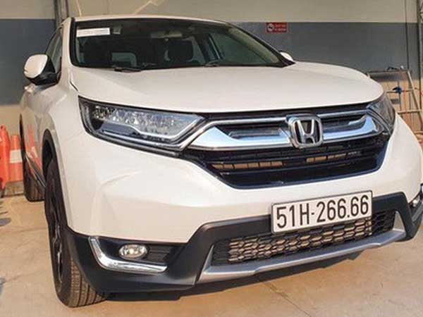 Vừa bấm được biển tứ quý 6, chủ nhân liền rao bán Honda CR-V với giá gần bằng Mercedes C-Class