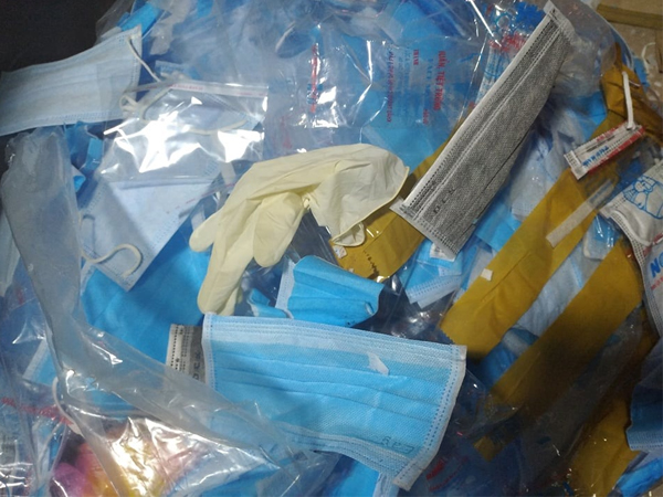 Phát hiện đối tượng thu gom 2 tấn khẩu trang y tế đã qua sử dụng tại TPHCM