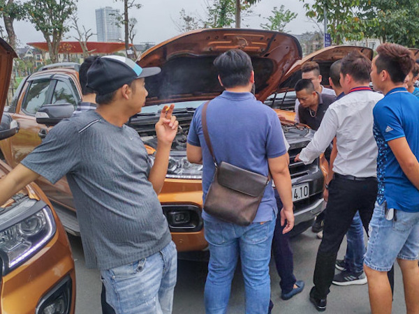 Hơn 400 khách Việt 'tố' lỗi chảy dầu trên Ford Ranger và Everest
