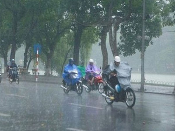 Mưa dông khắp miền Bắc từ đêm nay