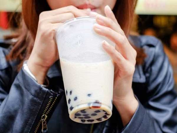 Trà sữa là một trong 2 thực phẩm dễ khiến mạch máu bị tắc nghẽn, gây nhồi máu não