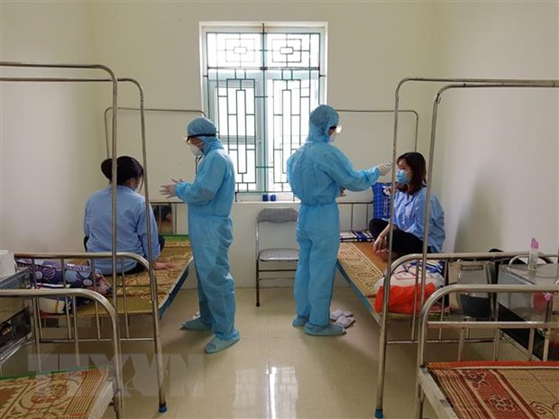 Ba du học sinh tự nguyện cách ly sau khi tiếp xúc với mẹ của bạn nhiễm Covid-19