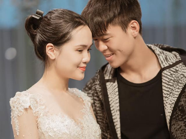 Quỳnh Anh khóc sưng mắt vì chồng dính chấn thương nặng, Duy Mạnh dù đang đau cũng không quên động viên ngược lại vợ